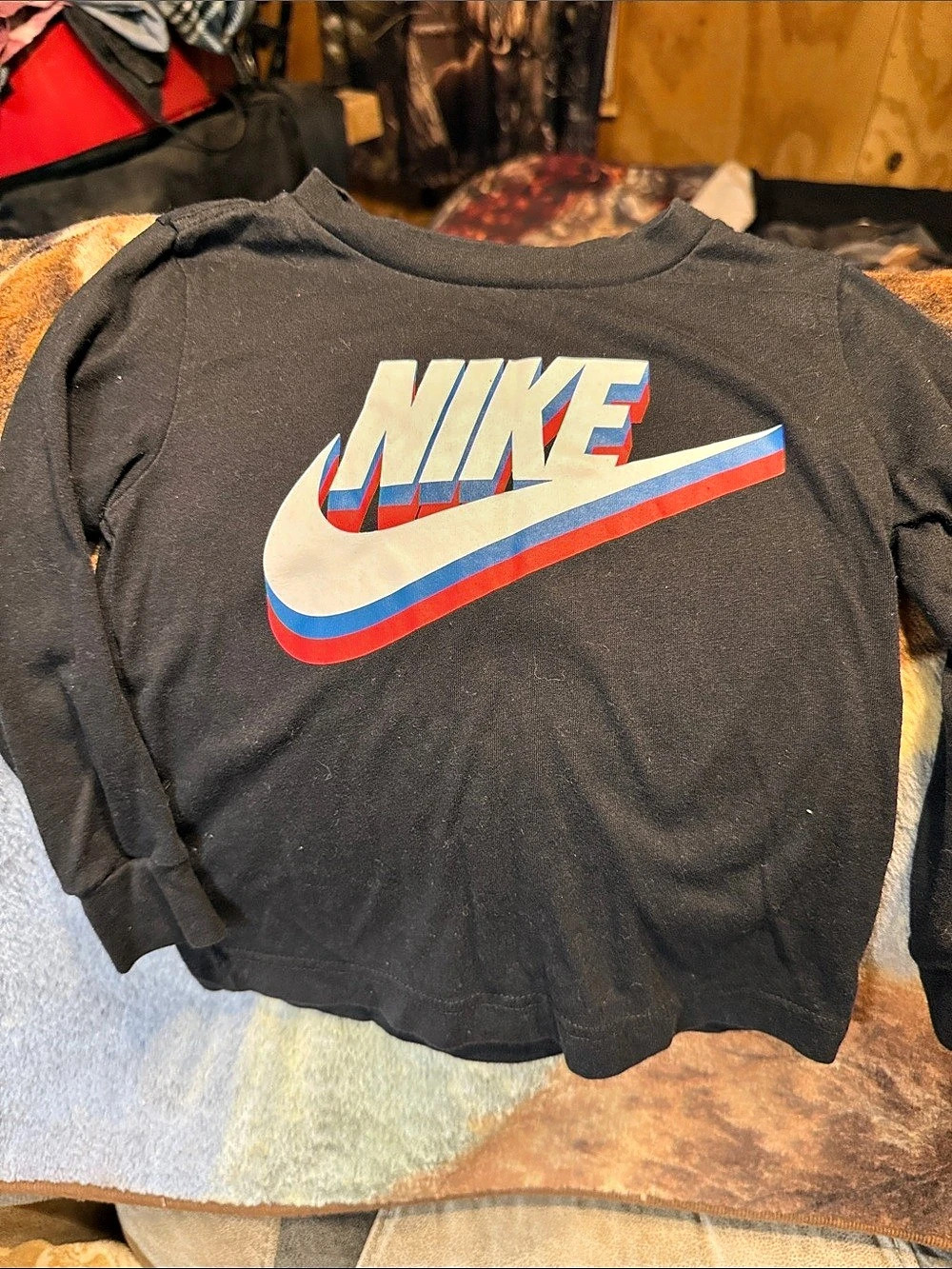 Nike The Nike Tee Graphic Tee Boys Size 8 Black & Red